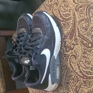 Women's size 8.5 Air shoes 👟